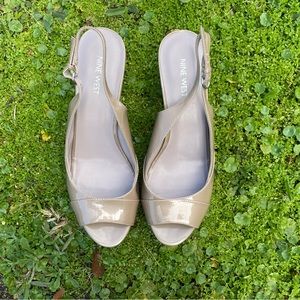 Nine West tan/cream slingback heels